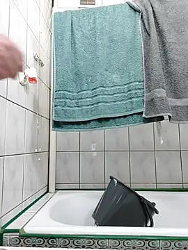 MlodyDres online show from October 7, 2025, 6:43 am