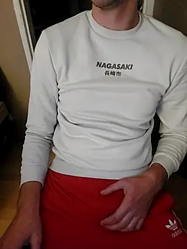 MlodyDres online show from October 10, 2025, 4:39 pm