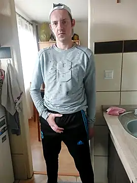 MlodyDres online show from October 16, 2025, 8:26 am