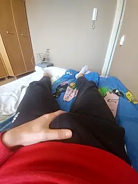 MlodyDres online show from October 19, 2025, 8:26 am