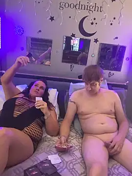 mirandamark2020 online show from April 28, 2026, 3:44 am