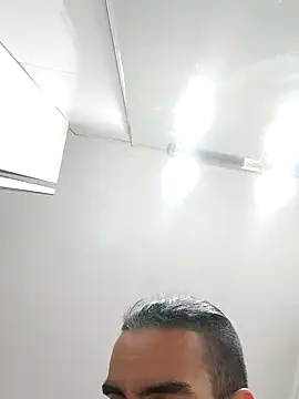 Snapshot of TommyMomentum chatting on January 16, 2025, 5:32 am TommyMomentum online show from January 16, 2025, 5:32 am