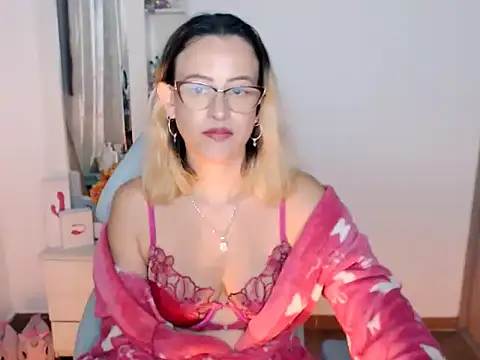 BOREAL MOON online show from April 28, 2026, 3:22 am