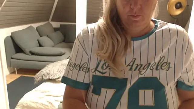 KimMitchelli online show from November 19, 2025, 5:07 am