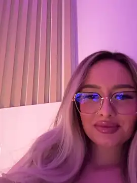 mollyxxx online show from February 12, 2025, 4:44 am