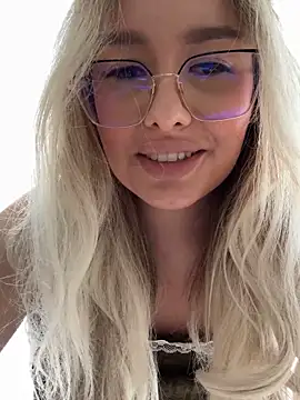 mollyxxx online show from March 13, 2025, 7:42 am