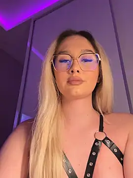 mollyxxx online show from April 30, 2026, 1:23 am