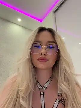 mollyxxx online show from May 1, 2026, 3:00 am