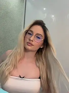 mollyxxx online show from May 9, 2026, 4:06 am