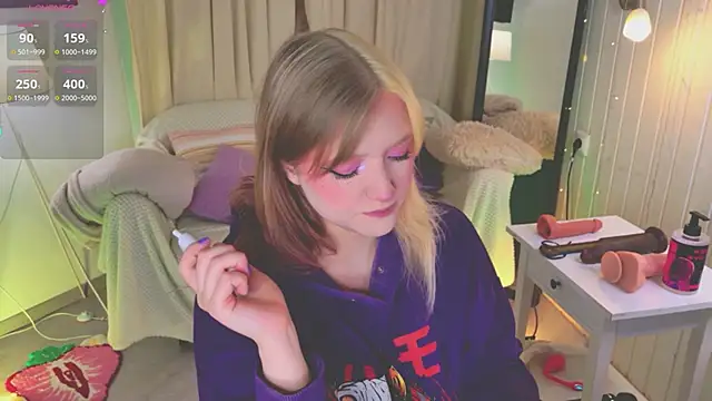 Snapshot of Crazy_Wine chatting on April 3, 2026, 9:46 pm Crazy Wine online show from April 3, 2026, 9:46 pm