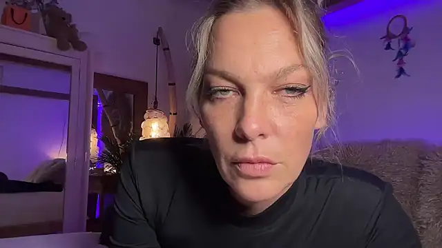 Snapshot of cyberchickie_maria chatting on March 7, 2025, 8:55 pm cyberchickie maria online show from March 7, 2025, 8:55 pm