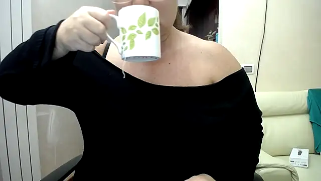 Snapshot of SutraLove chatting on March 20, 2025, 5:58 pm SutraLove online show from March 20, 2025, 5:58 pm