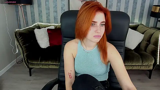 EmilyFoxxi online show from December 6, 2024, 10:27 am