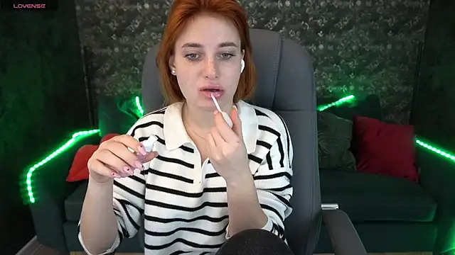 EmilyFoxxi online show from December 21, 2024, 10:06 am