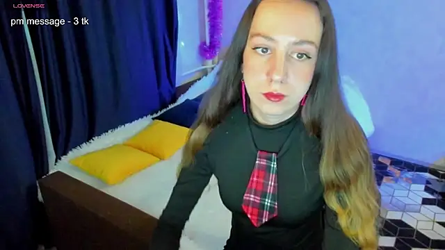 CurlySteph online show from March 9, 2025, 5:28 pm