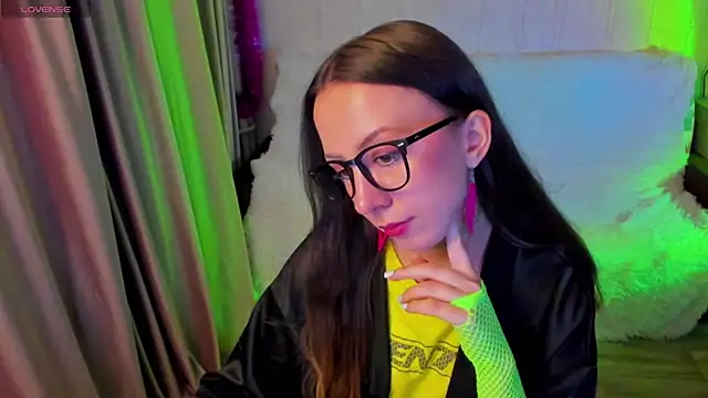 CurlySteph online show from November 27, 2025, 5:26 pm