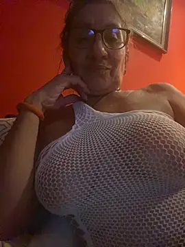 camelia3 online show from December 30, 2024, 2:31 am
