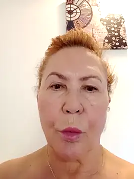 Hottie-Mom online show from October 14, 2025, 7:42 am