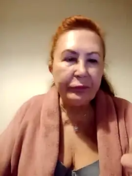 Hottie-Mom online show from April 30, 2026, 7:53 pm