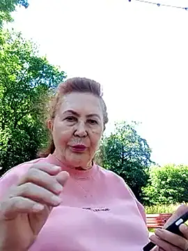 Hottie-Mom online show from June 18, 2026, 10:52 am