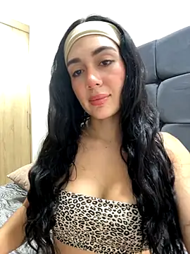 Snapshot of LaanaCooper chatting on September 16, 2025, 8:54 pm LaanaCooper online show from September 16, 2025, 8:54 pm