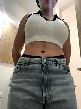 Snapshot of LaanaCooper chatting on October 21, 2025, 4:19 pm LaanaCooper online show from October 21, 2025, 4:19 pm