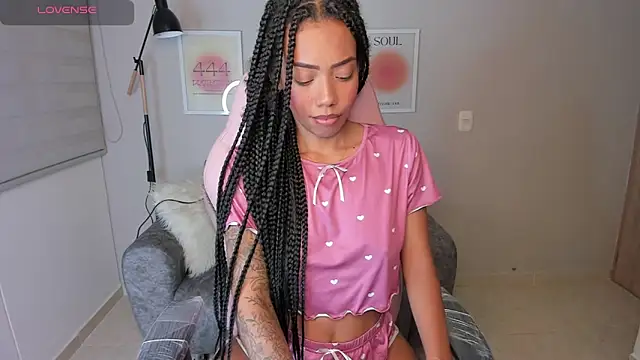 ashley 23  online show from April 24, 2026, 4:04 am
