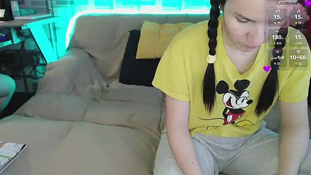 Snapshot of CamBugsBunny chatting on February 28, 2026, 1:01 pm CamBugsBunny online show from February 28, 2026, 1:01 pm