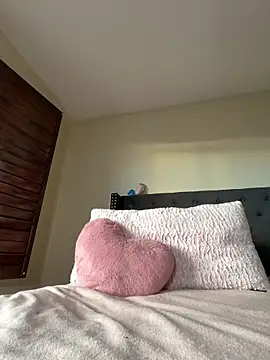 Snapshot of Cum2Charm chatting on February 7, 2025, 3:08 pm Cum2Charm online show from February 7, 2025, 3:08 pm