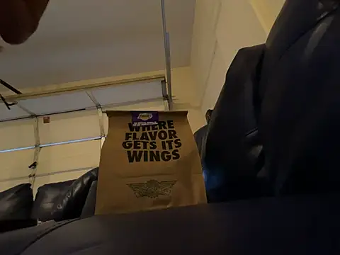 Snapshot of Cum2Charm chatting on February 26, 2025, 7:31 am Cum2Charm online show from February 26, 2025, 7:31 am