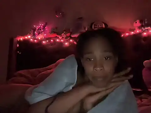 Snapshot of Cum2Charm chatting on October 12, 2025, 2:32 am Cum2Charm online show from October 12, 2025, 2:32 am