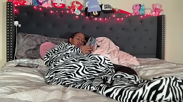 Snapshot of Cum2Charm chatting on October 26, 2025, 2:56 pm Cum2Charm online show from October 26, 2025, 2:56 pm