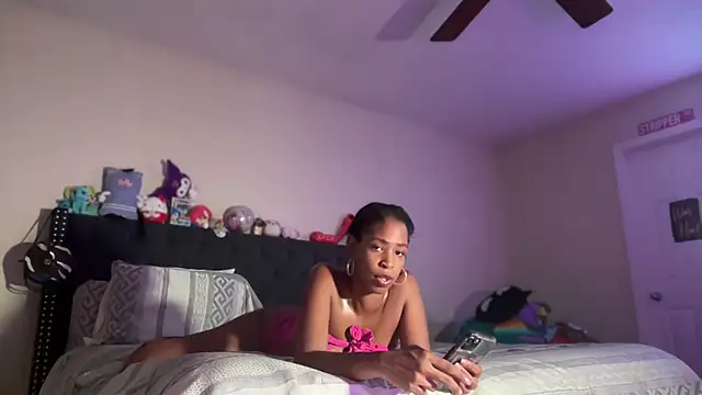 Snapshot of Cum2Charm chatting on July 18, 2026, 7:01 am Cum2Charm online show from July 18, 2026, 7:01 am