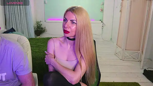AlisaAleksandr online show from April 30, 2026, 8:57 pm