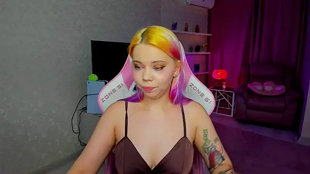 EnergyBunny 1 online show from June 19, 2026, 7:17 pm