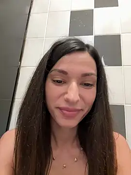  MiaQueen  online show from May 13, 2026, 10:06 pm