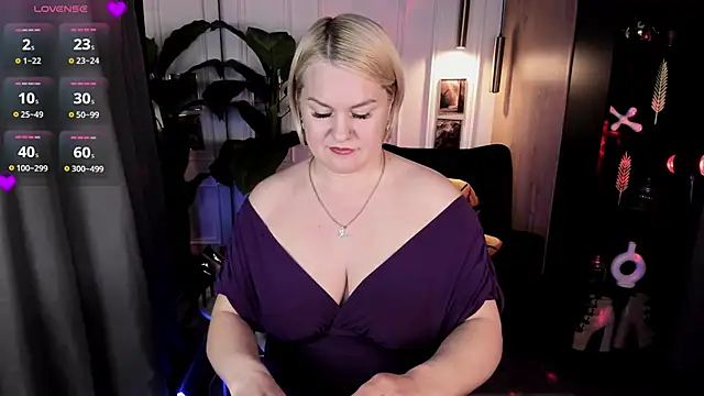 YolandaKiss online show from June 19, 2026, 8:23 pm