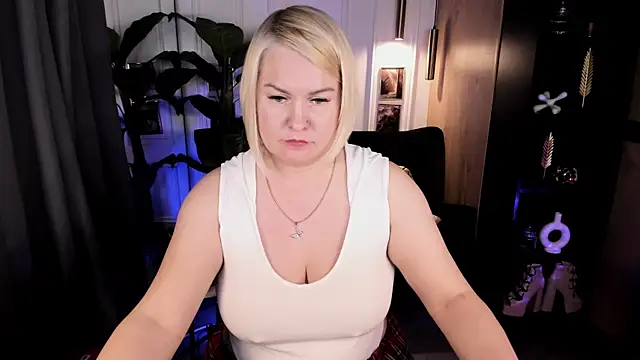 YolandaKiss online show from July 1, 2026, 8:30 pm