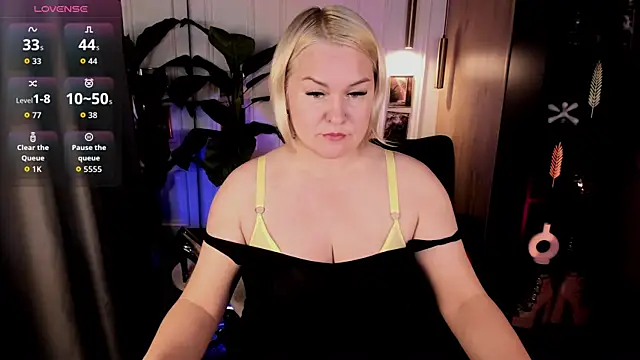 YolandaKiss online show from July 11, 2026, 8:33 pm