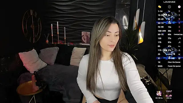 KylieMellow online show from April 27, 2026, 1:31 pm