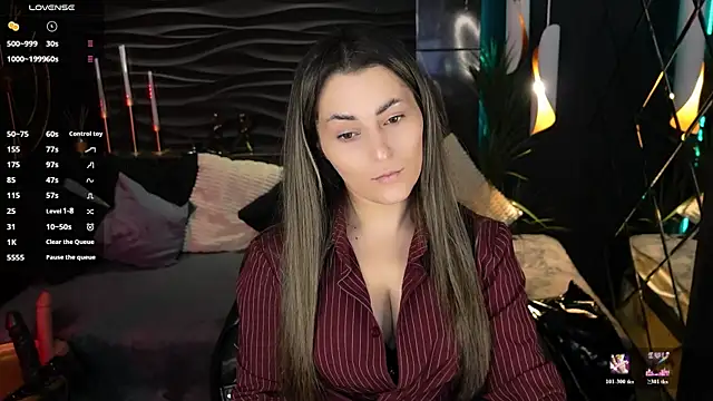 KylieMellow online show from June 10, 2026, 1:43 pm
