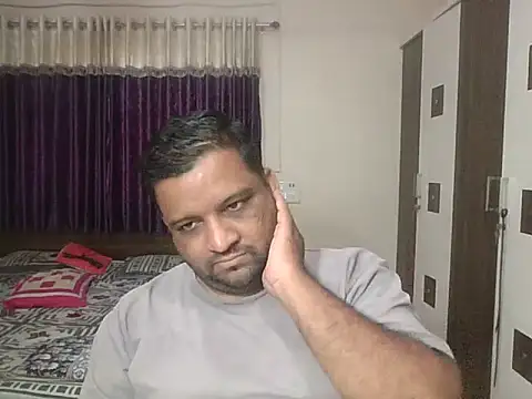 Snapshot of dhruv_love chatting on April 17, 2026, 11:57 am dhruv love online show from April 17, 2026, 11:57 am