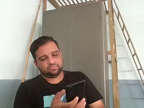 Snapshot of dhruv_love chatting on May 8, 2026, 5:02 am dhruv love online show from May 8, 2026, 5:02 am