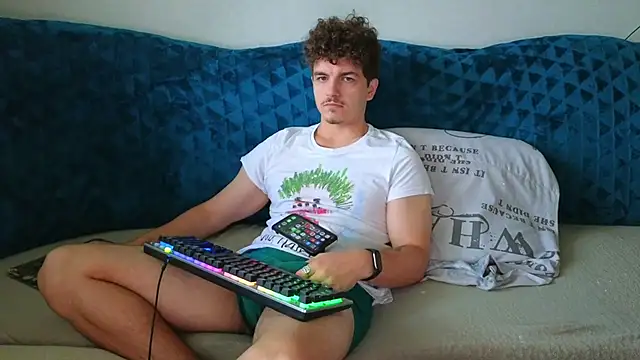 Snapshot of Remy_Miles chatting on September 18, 2025, 7:10 am Remy Miles online show from September 18, 2025, 7:10 am