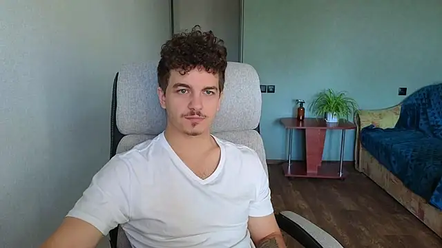 Snapshot of Remy_Miles chatting on October 13, 2025, 7:19 am Remy Miles online show from October 13, 2025, 7:19 am