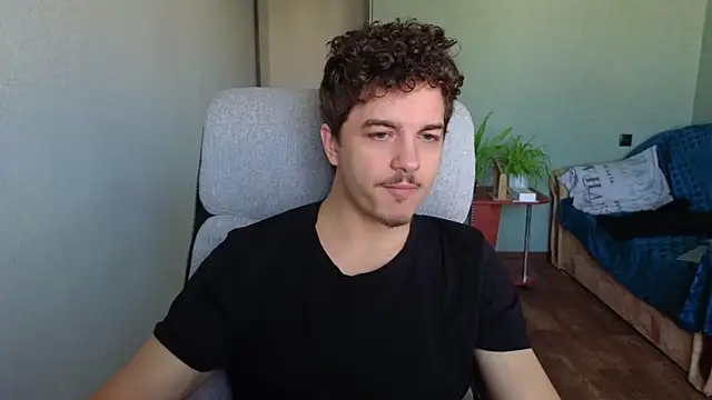 Snapshot of Remy_Miles chatting on October 26, 2025, 7:03 am Remy Miles online show from October 26, 2025, 7:03 am