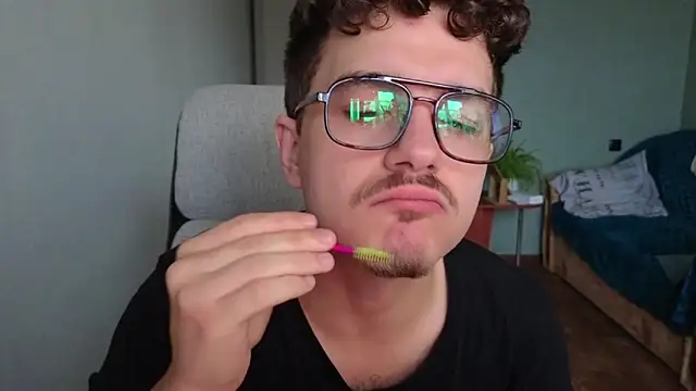 Snapshot of Remy_Miles chatting on October 27, 2025, 7:12 am Remy Miles online show from October 27, 2025, 7:12 am