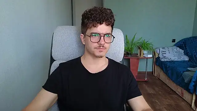 Snapshot of Remy_Miles chatting on October 28, 2025, 7:12 am Remy Miles online show from October 28, 2025, 7:12 am