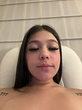 Alyshanon18 online show from February 22, 2025, 2:39 am