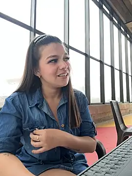 Alyshanon18 online show from December 4, 2025, 6:16 pm